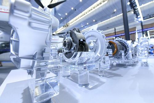 中国动力电池产业 技术开发新成果集中亮相，引领全球绿色出行浪潮